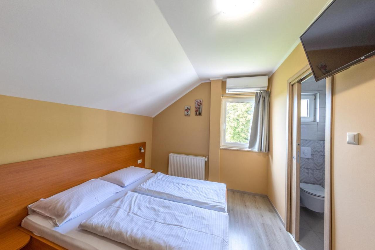Guesthouse Rezekov Podrum Jastrebarsko Ngoại thất bức ảnh