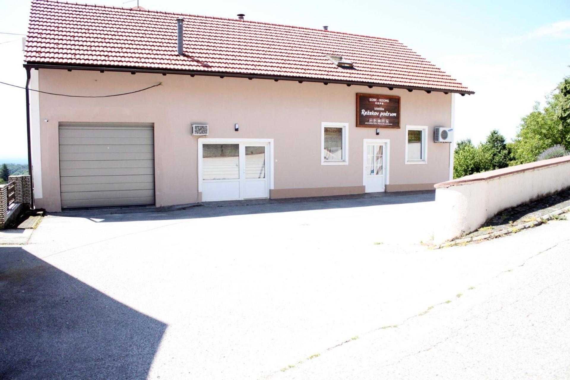 Guesthouse Rezekov Podrum Jastrebarsko Ngoại thất bức ảnh
